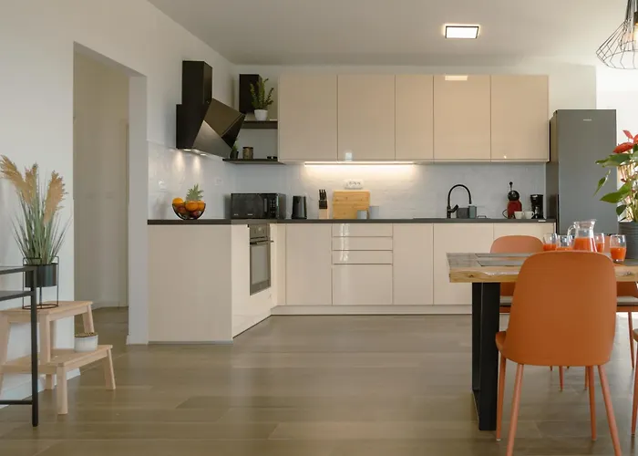 فيلة Pava زادار