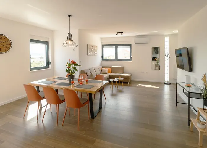 فيلة Pava زادار